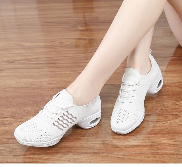 Scarpe da ballo bianche quadrate Yang Liping da donna estate 2024 nuove con suole morbide all'esterno e un passo_voghion.com