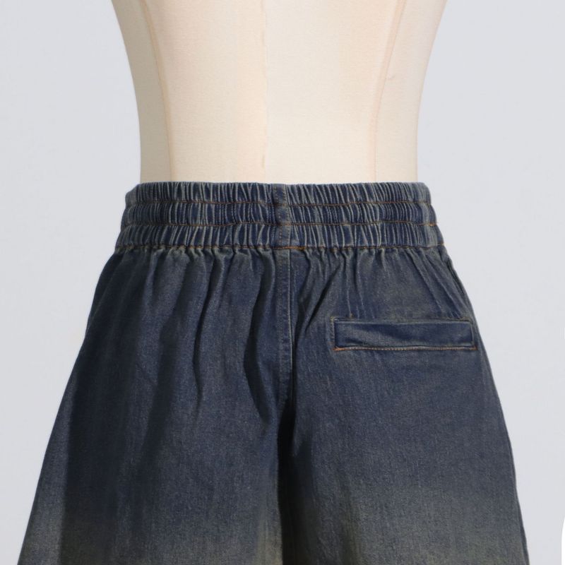 Completo da donna con top in pizzo e pantaloncini in denim - Completo primaverile in due pezzi, casual ed elegante_voghion.com