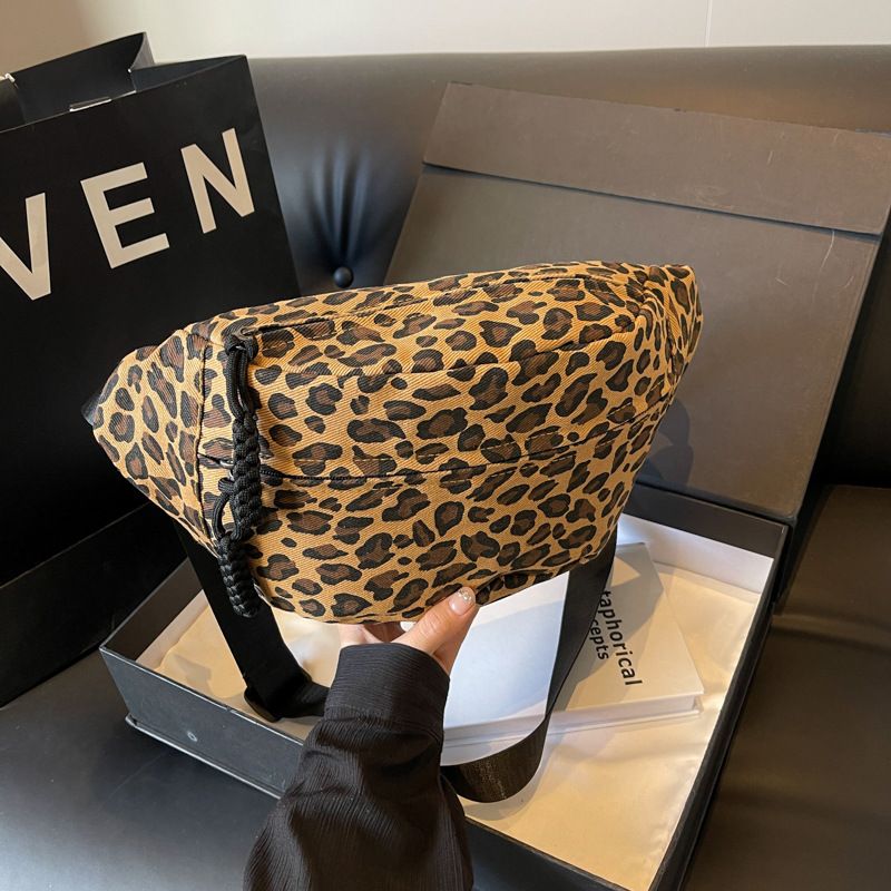 Korean Style Versatile Large Capacity Shoulder For Women 2025 New Trendy Fashion Leopard Print Crossbody Chest Dumpling_voghion.com