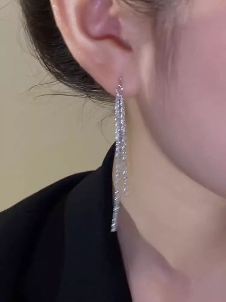 Silver ear line temperament long Galaxy tassel fashionable niche design high-end versatile new earrings_voghion.com
