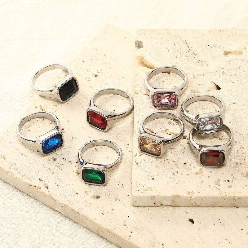 Nuovo design di nicchia INS con zirconi scintillanti per donna, anello di alta moda in acciaio al titanio con moissanite placcato oro e diamanti_voghion.com