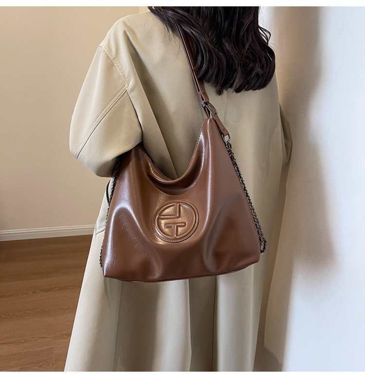 2024 Light Luxury Creative Women's New Cool And Trendy Saddle Bag Fashion Large Capacity Shoulder Bag Solid Color Handbag_voghion.com