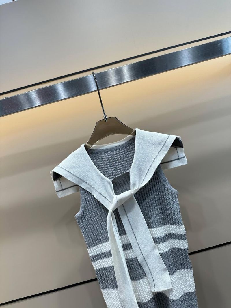 25 New Summer Dijia Little Bee Striped Navy Style Maglia senza maniche Pullover snellente versatile Top_voghion.com