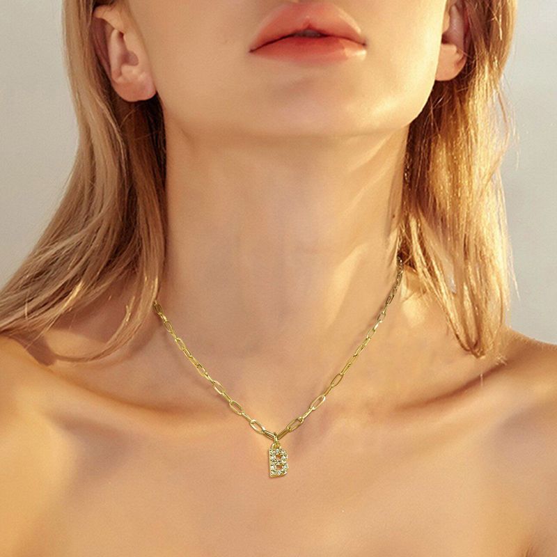 Collana con iniziale minuscola da donna Vnox A-Z, piccola collana girocollo con lettera scintillante, collare a strati in acciaio inossidabile color oro_voghion.com