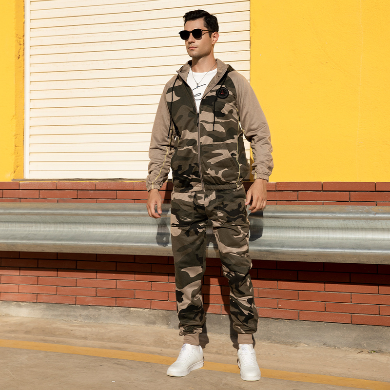 Set sportivo e per il tempo libero oversize autunno inverno, cardigan mimetico con cappuccio patchwork da uomo in due pezzi_voghion.com
