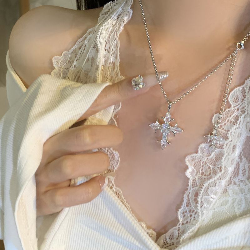 Collana con ciondolo a croce in zircone, semplice e alla moda, design di nicchia, catena per clavicola, gioielli di lusso di alta gamma_voghion.com