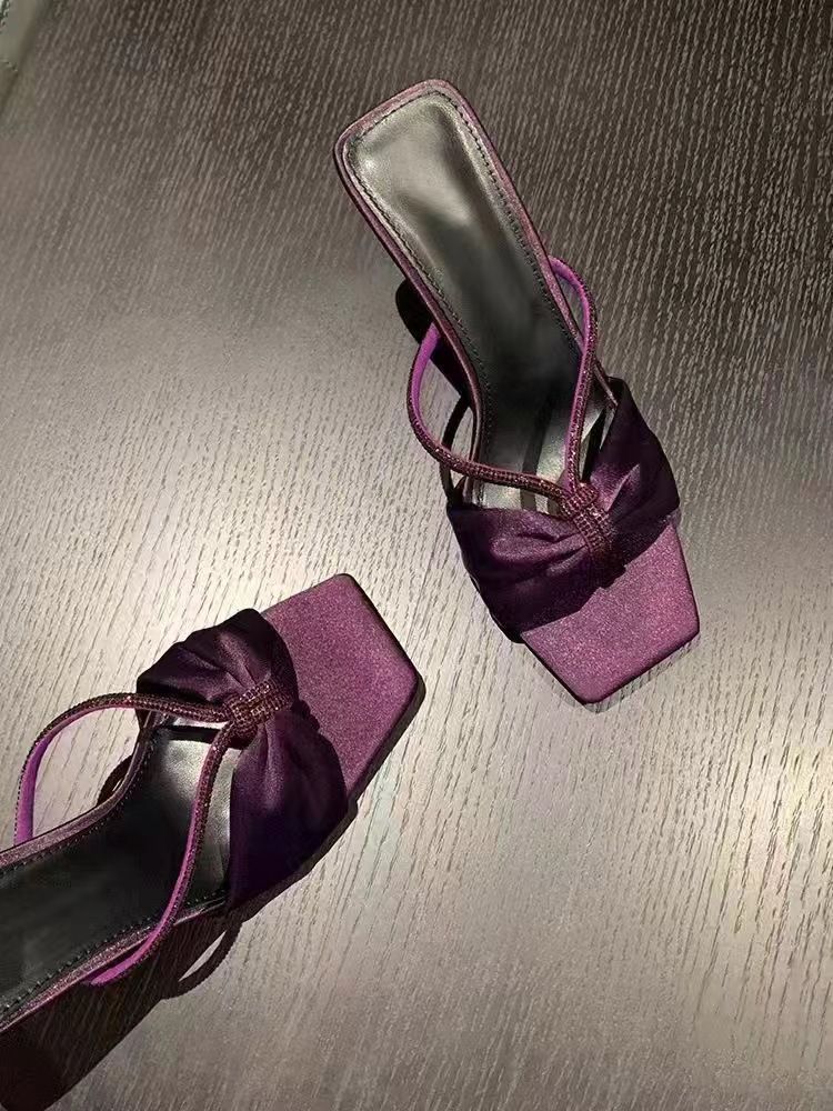 Yangshulin - Zapatillas de tacón de aguja con diamantes de imitación de satén morado para mujer, elegantes, con punta cuadrada y una sola tira cruzada_voghion.com