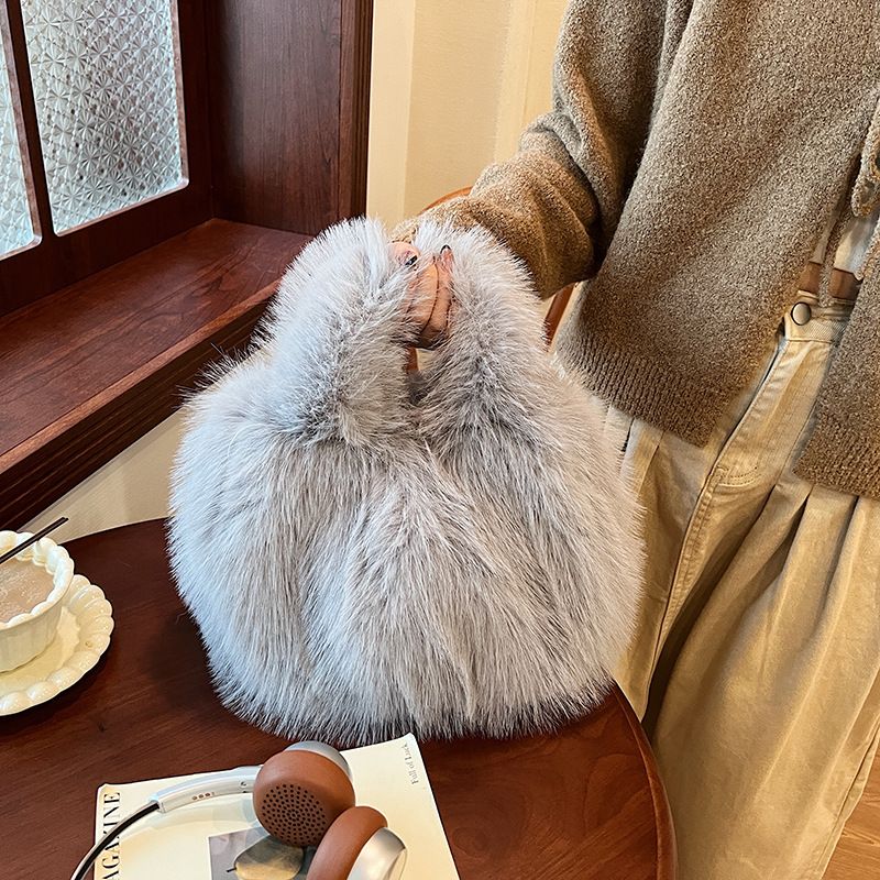 Plush for women, large capacity 2024 new autumn and winter single shoulder handbag, popular plush commuting bag_voghion.com