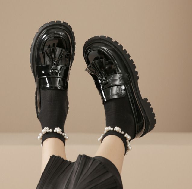 Britesche Stil JK déif geschnidden eenzel kleng Liederschong, Damme Fréijoer 2024 nei villfälteg Quasten-Loafers mat décker Sohle_voghion.com