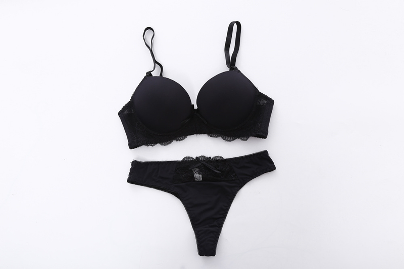 Completo intimo da donna con reggiseno sexy color caramella, completo intimo con reggiseno in pizzo tinta unita, coppa AB_voghion.com