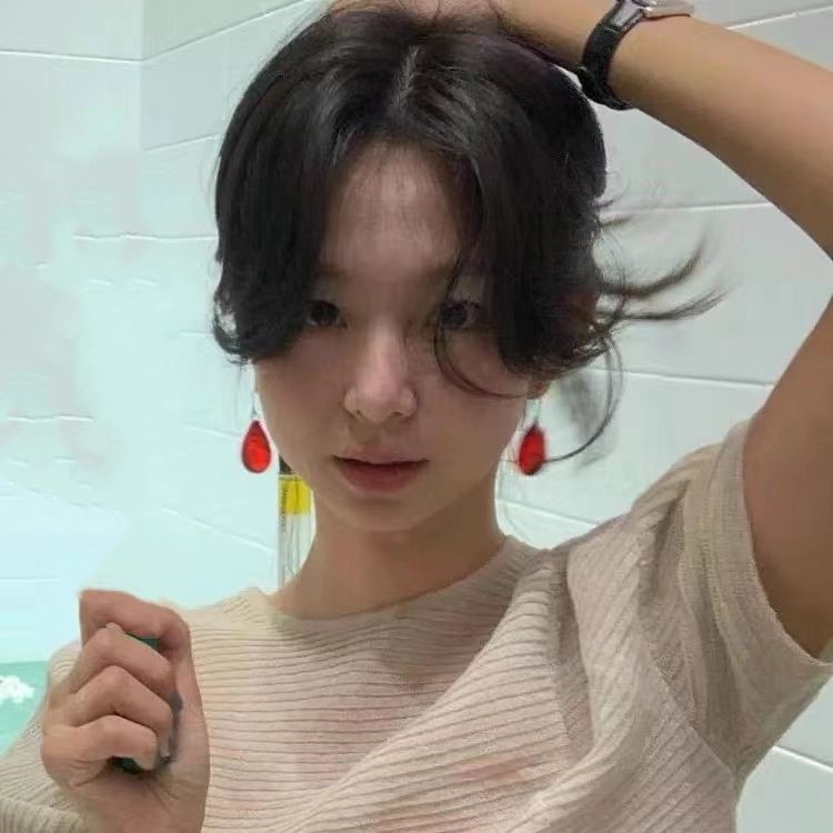 febbre stesso stile orecchini di cristallo rosso gioielli goccia d'acqua orecchini di design di nicchia Qingdao commercio estero versatili ganci per le orecchie_voghion.com