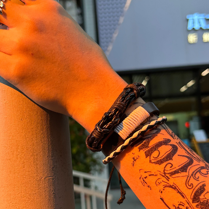 Bracciale da uomo in pelle PU elasticizzata intrecciata a doppio strato, in bianco e nero, alla moda_voghion.com