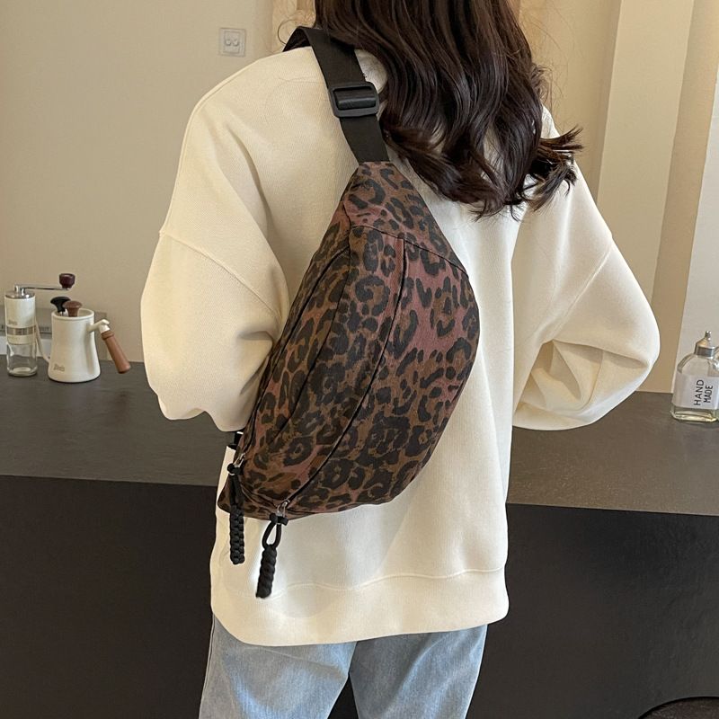 Korean Style Versatile Large Capacity Shoulder For Women 2025 New Trendy Fashion Leopard Print Crossbody Chest Dumpling_voghion.com