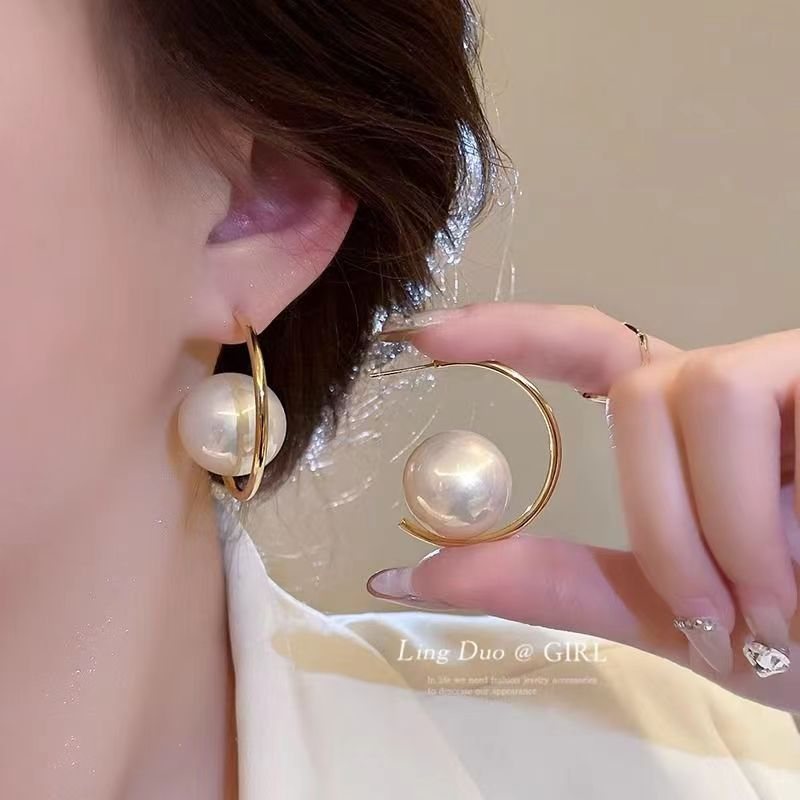 Women's earrings New Temperament Fashion Hoop Earrings Western Style High-end Crystal Earrings Light Luxury Unique Versatile Ear Accessories_voghion.com