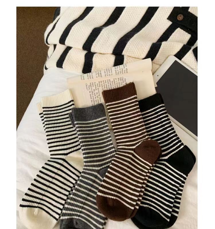 Striped Women's Mid-calf Winter Thickened Cotton Korean Version Of The Hundred Casual College Style Spring And Fall Padded Socks_voghion.com