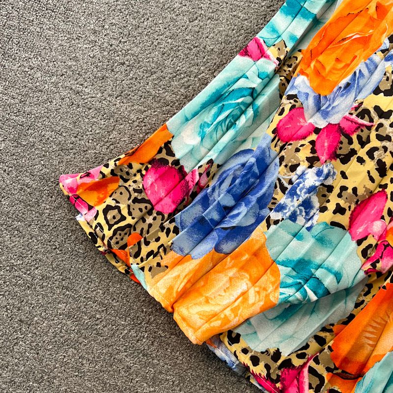 Abbigliamento da donna, estivo, leggero, maturo, stile retrò, temperamento, maniche corte, scollo a V, vita snellente, lunghezza media, linea ad A, stampato, plissettato, vestito_voghion.com