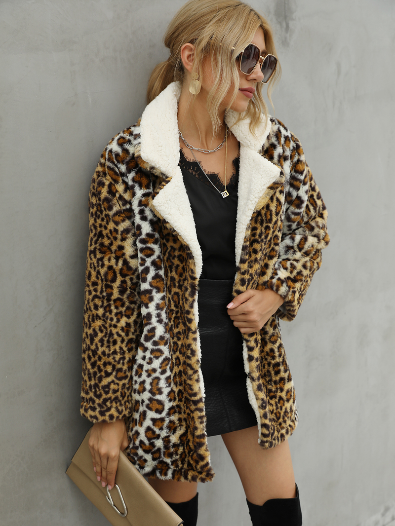 Damenbekleidung aus Plüschimitatpelzmantel mit Leopardenmuster_voghion.com