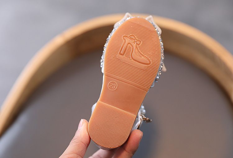 Mamma e bambini Sandali per bambini con fiocco grande e strass carini con punta chiusa 2024 estate nuovo stile scarpe da principessa per ragazze scarpe in pelle cava alla moda_voghion.com