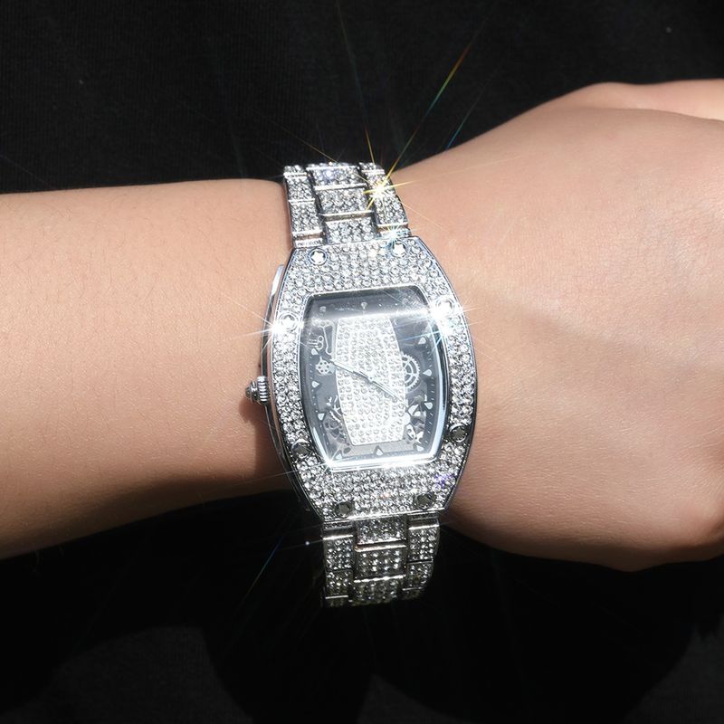 Orologio Hip-Hop da uomo UrbanEdge - Cassa a forma di barile con dettagli in diamanti_voghion.com