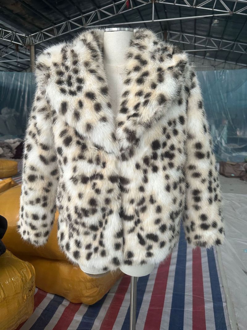 Damenbekleidung Eleganter Kunstpelzmantel mit Leopardenmuster und Reverskragen – Wintermode für Damen (S/M/L)_voghion.com