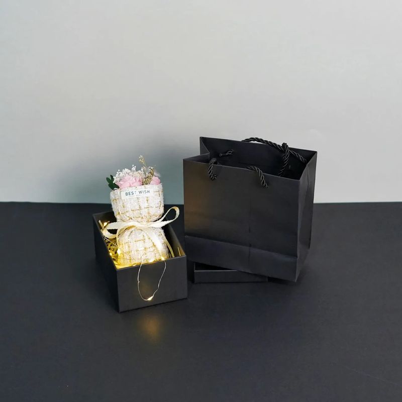 Weihnachtsgeschenke Mini-Taschen-Set mit kleinem Rosenstrauß, konservierten Rosen und künstlichen Blumen in Geschenkbox, Muttertagsgeschenk_voghion.com