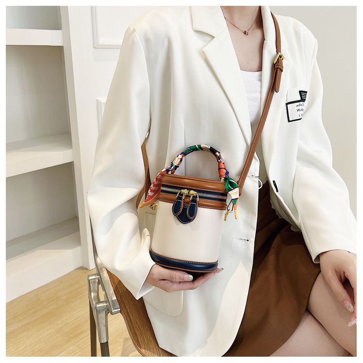 Eimer Tasche Damen Sommer 2024 neue Nischen Design Zylinder Tasche Handtasche Umhängetasche_voghion.com