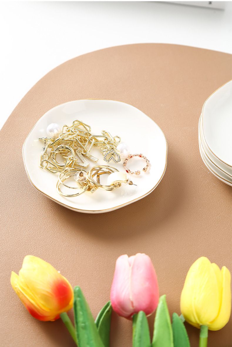 Bandeja de cerámica personalizada para joyas: iniciales grabadas en un plato irregular para anillos y collares (¡un regalo elegante!)_voghion.com