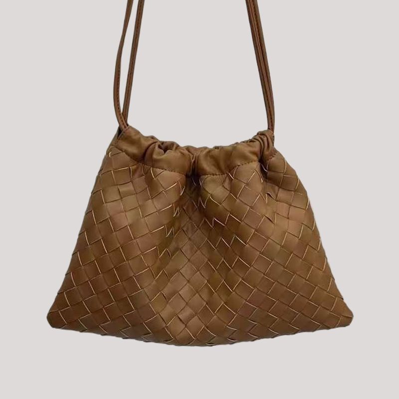 2025 Nuova borsa a tracolla semplice da donna in vera pelle intrecciata trapuntata con fibbia magnetica e coulisse di alta qualità_voghion.com