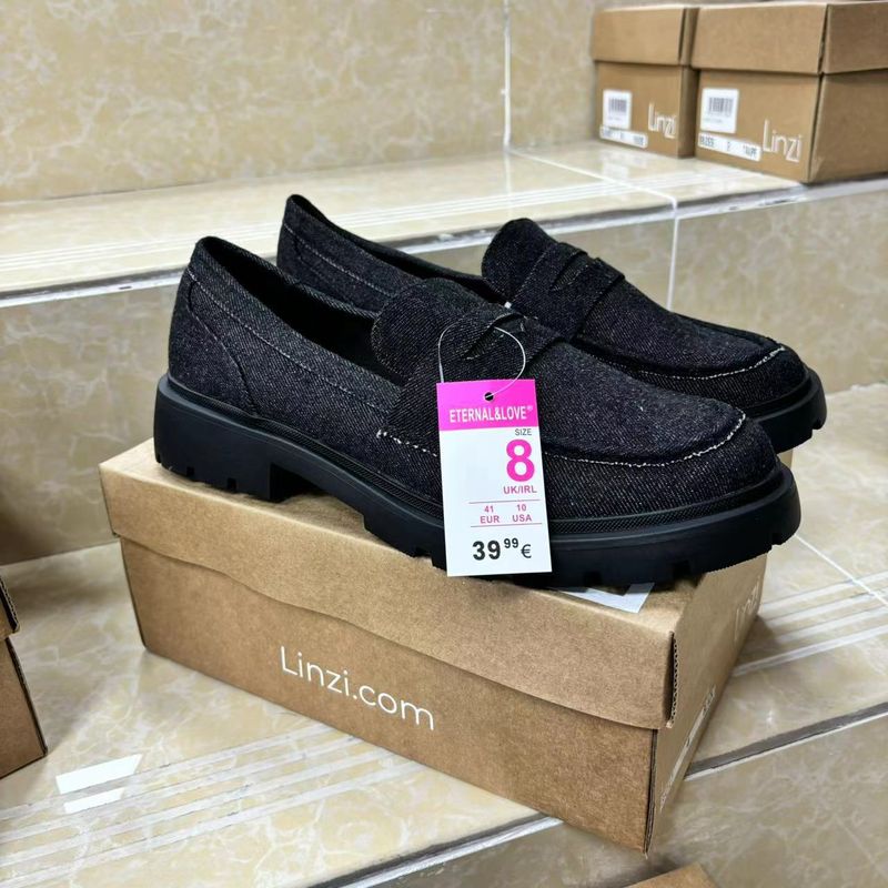 Bequeme und lässige Loafer aus britischem Denim, vielseitig einsetzbar_voghion.com