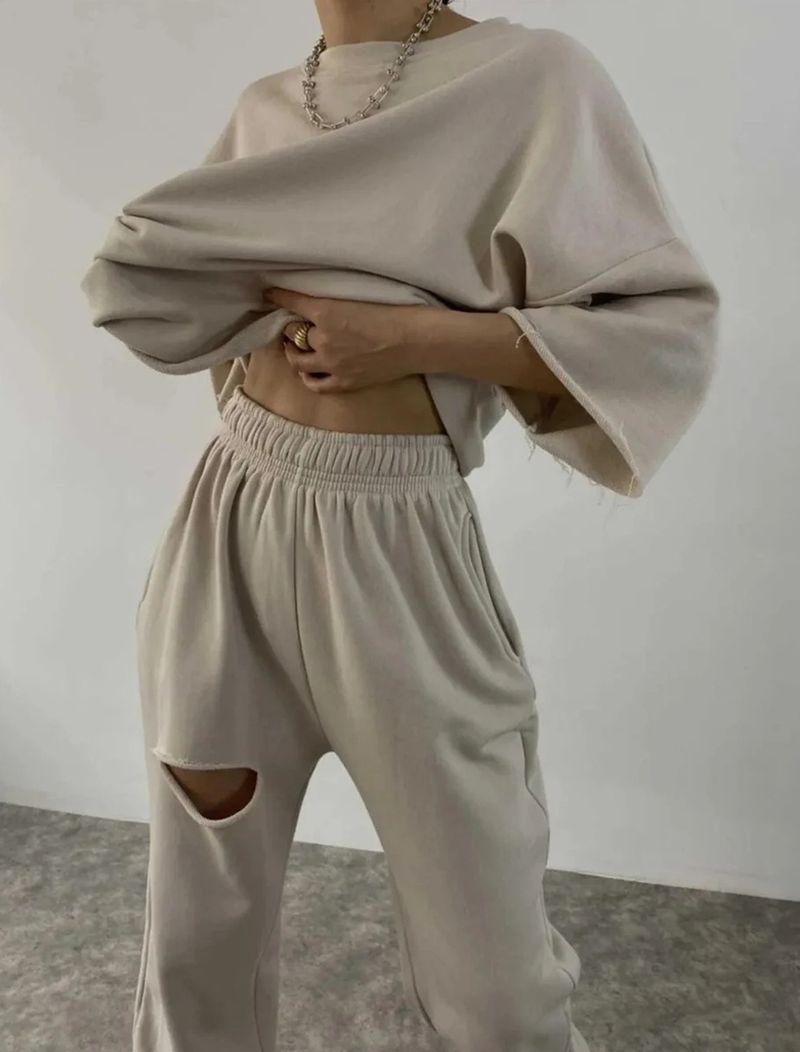 Zestaw Urban Edge Matching Set – bluzka z długim rękawem i okrągłym dekoltem oraz spodnie ze ściągaczem w stylu vintage (biały/beżowy/khaki/srebrny/ciemnoszary, S-XL)_voghion.com