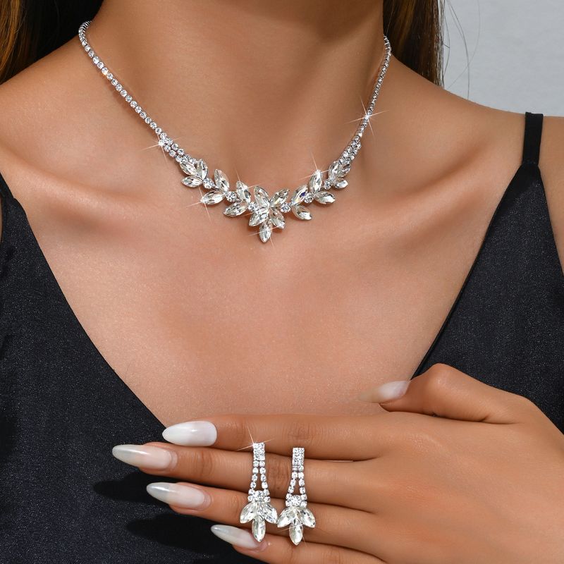 Set di tre pezzi di collana, orecchini e bracciale con strass rosa, blu e rosso, in vendita calda._voghion.com