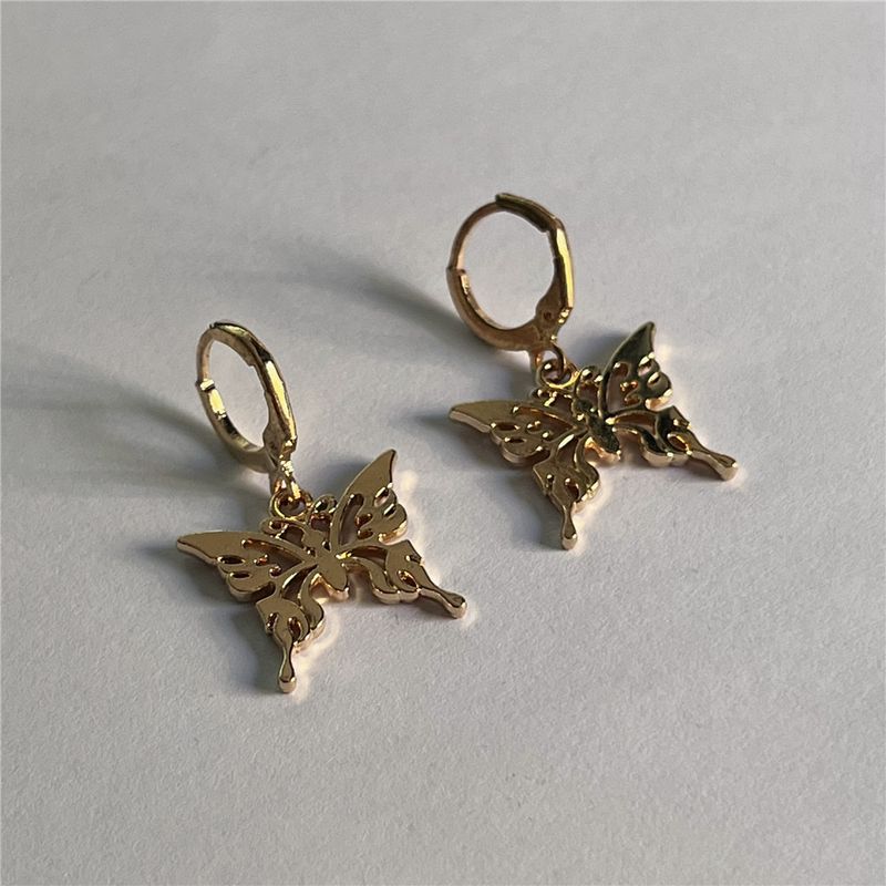 Orecchini pendenti a forma di farfalla rosa tridimensionale_voghion.com