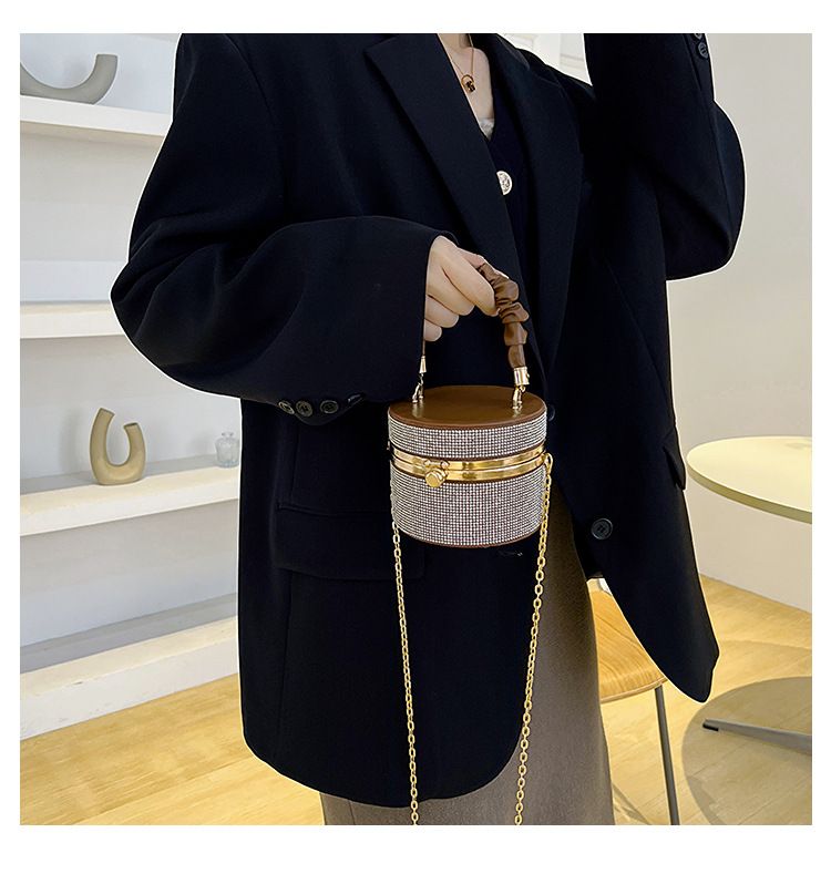 Spring Simple Western Style Mini Flash Diamond Fashion Bucket Bag 2023 New All-match Pleated Chain Shoulder Bag for Women_voghion.com