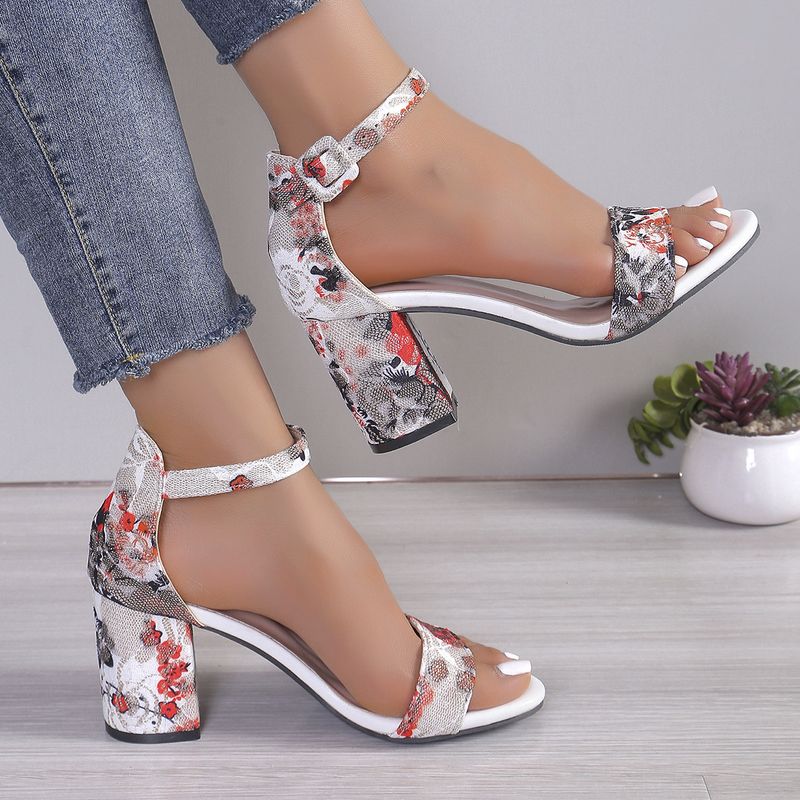 Grenzüberschreitende große römische Sandalen im europäischen und amerikanischen Stil für Damen im Sommer 2024. Neue Sandalen mit dicker Sohle und Keilabsatz und bedruckter Schnalle_voghion.com