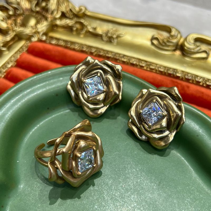 Vintage Multi-layer Three-dimensional Rose Flower Earrings With Zircon Copper Heavy Craft Ear Clips And Rings_voghion.com