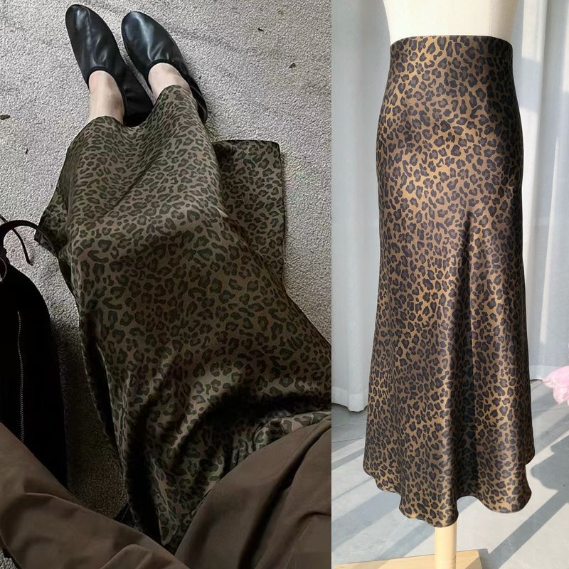 Verve Luxurious · Gonna in seta con stampa leopardata selvaggia e alla moda, stile Old Money_voghion.com