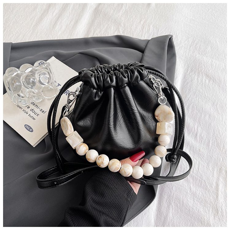 Autumn and winter minority foreign milk candy pearl drawstring fold Korean style advanced sense of light luxury 100 shoulder armpit oblique span bag_voghion.com