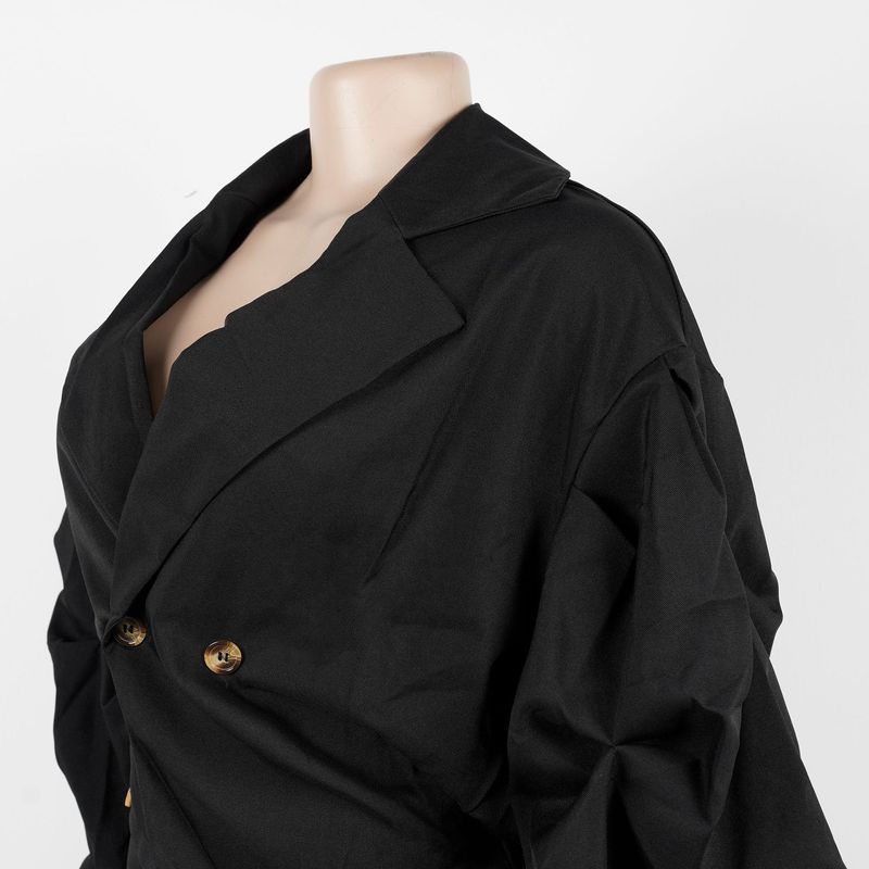 Completo da donna per il pendolarismo: camicetta con ampio risvolto e pantaloni con maniche a pieghe_voghion.com