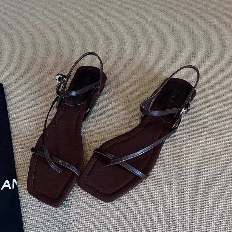 Rindsleder-Version ~ 2025 Neue echte Leder weiche Sohle dünne niedrige Ferse Schnalle Riemen sexy einfache flache Sandalen für Frauen_voghion.com