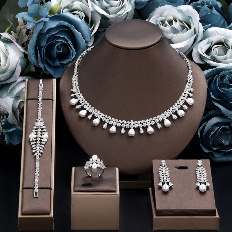 2024 Nuovo set di 4 collane e orecchini di perle con zirconi cubici per donna, set di gioielli da sposa Dubai con zirconi, regalo_voghion.com