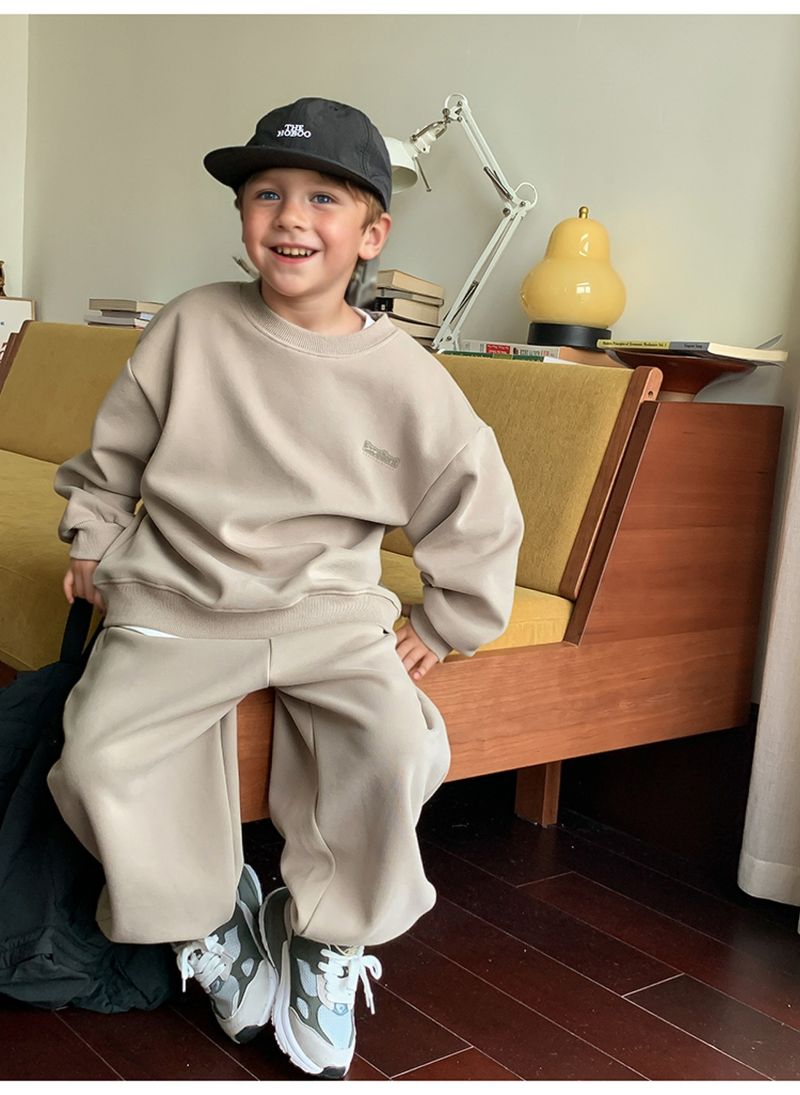 Conjunto deportivo de otoño estilo coreano para niño: sudadera con capucha y pantalón deportivo en tonos neutros (3-8 años, 120-170 cm, caqui/morado/gris)_voghion.com