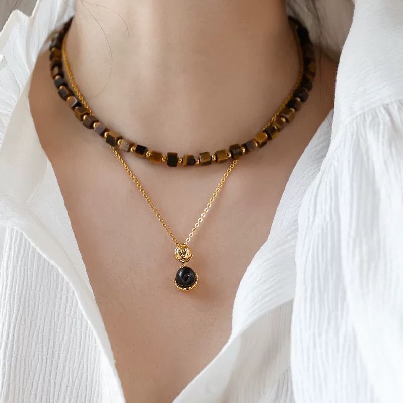 Collier en pierre d'oeil de tigre en forme de cube de sucre Pierre naturelle Acier au titane Personnalité Design polyvalent Sens Simple Nouvelle chaîne de clavicule chinoise_voghion.com