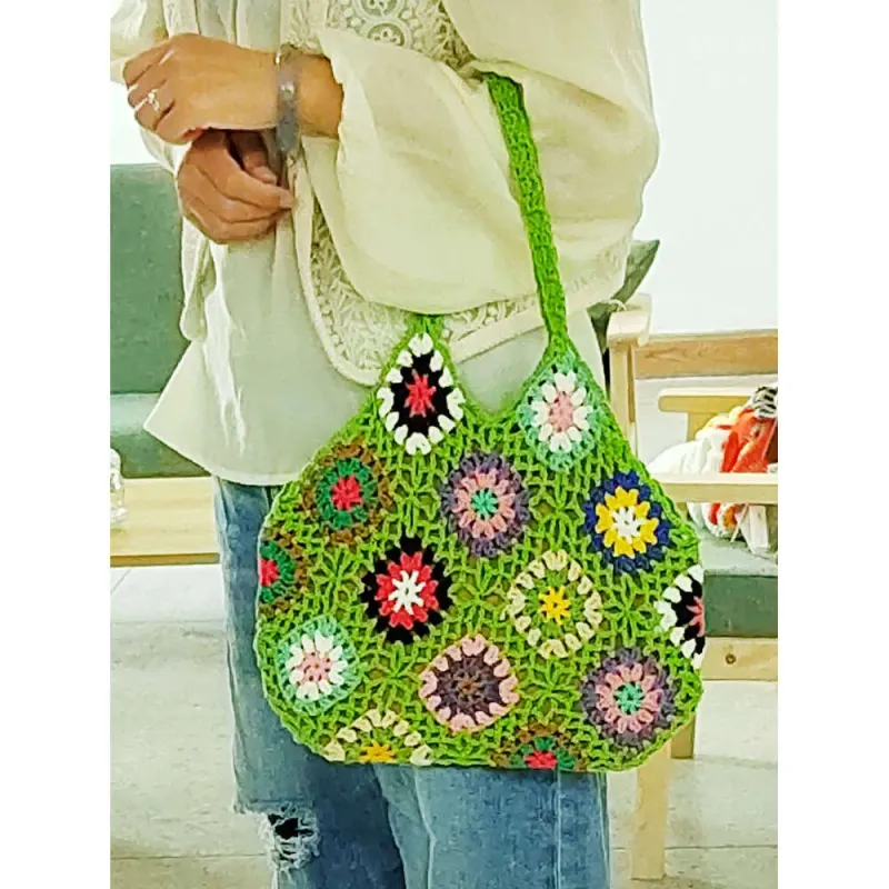 Borsa a tracolla patchwork multicolore realizzata a mano all'uncinetto da designer - Artigianato di ispirazione etnica_voghion.com