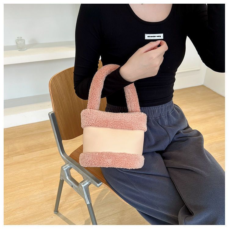 Women's winter new lamb wool splicing hand held mini cute net celebrity bucket bag plush bag_voghion.com