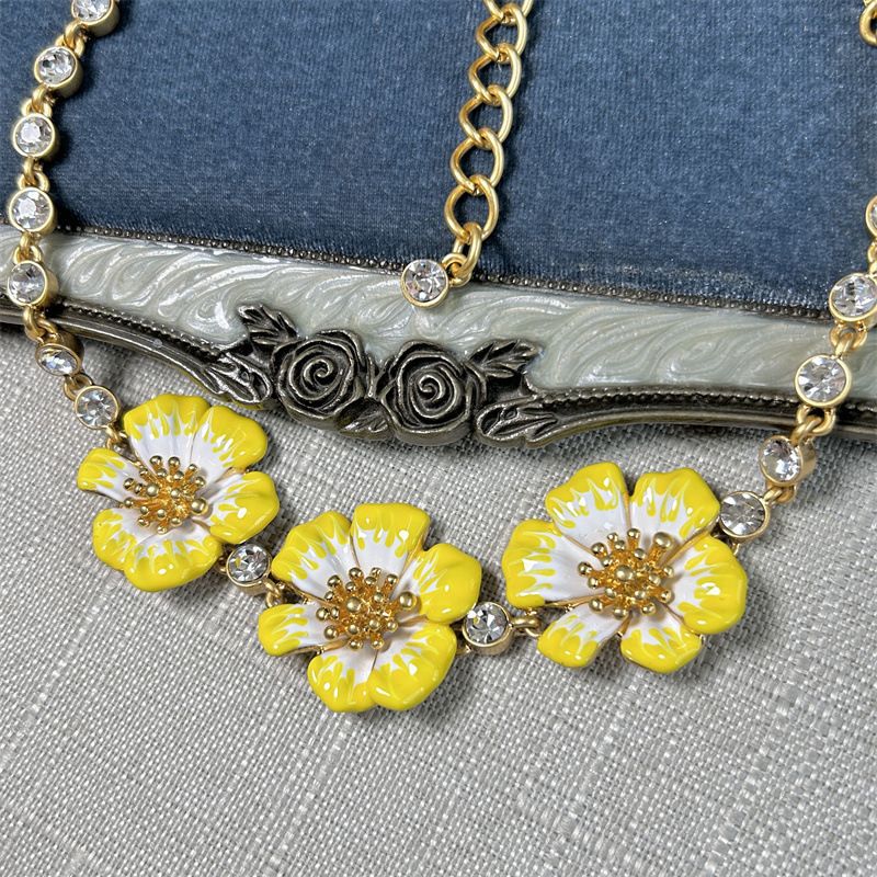 Collana con clavicola in smalto color ciliegia dipinta a mano, stile retrò, Oscar, nuova sfumatura, con papaveri freschi_voghion.com
