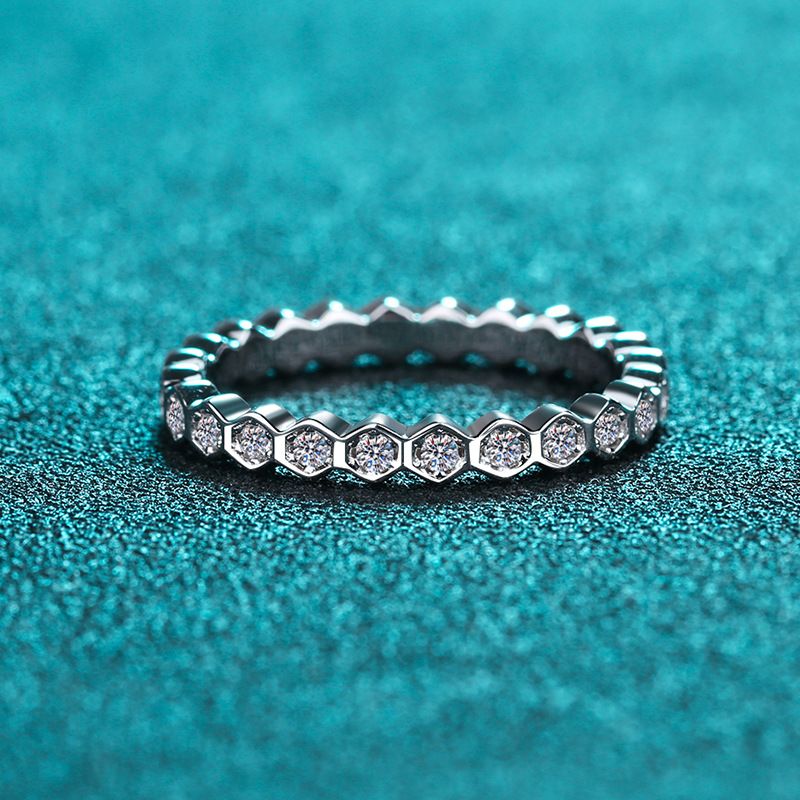 Anello da donna in argento puro placcato PT950 con moissanite e diamanti simulati a coda per matrimonio_voghion.com