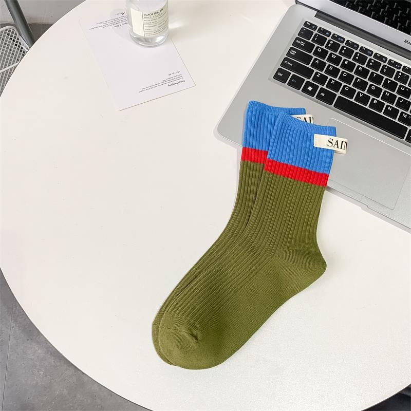 Calcetines largos de algodón holgados hasta media pantorrilla estilo universitario, estilo coreano 2025d, para mujer, con etiqueta de tela y letras, con tacón de bloque de color_voghion.com