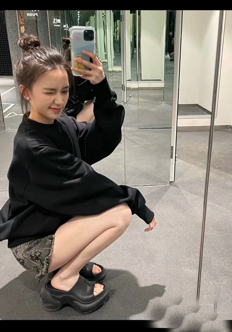 Top-Version 9 cm Kreuz Blume Dicke Sohle Hausschuhe Für Frauen Sommer Outdoor 2025 Mode Neue Plattform Höhe Increasi_voghion.com