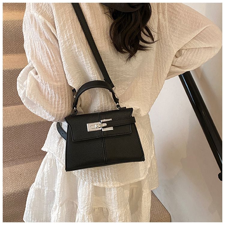 2025 neue einfache Retro-Damentasche Mode lässig Handheld Crossbody kleine quadratische Tasche Pendlertasche_voghion.com