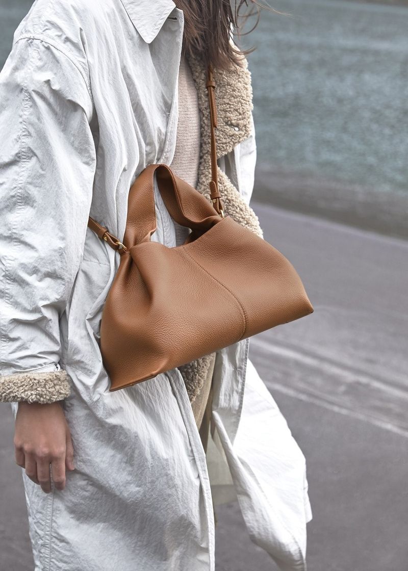 Cloud dumpling women's bag 2024 new popular portable lunch box bag French texture shoulder messenger bag_voghion.com